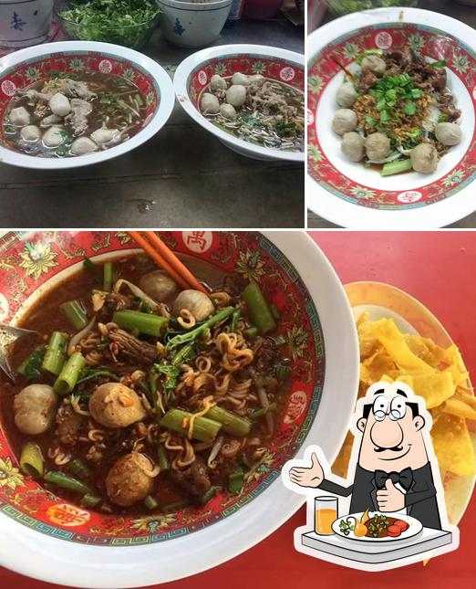 ก๋วยเตี๋ยวนายฮั้งเพ้ง by เจ๊วิ