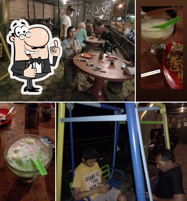 Ngunjuk Cafe Pondok durian