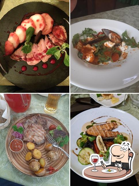 Еда в "Ривьере"