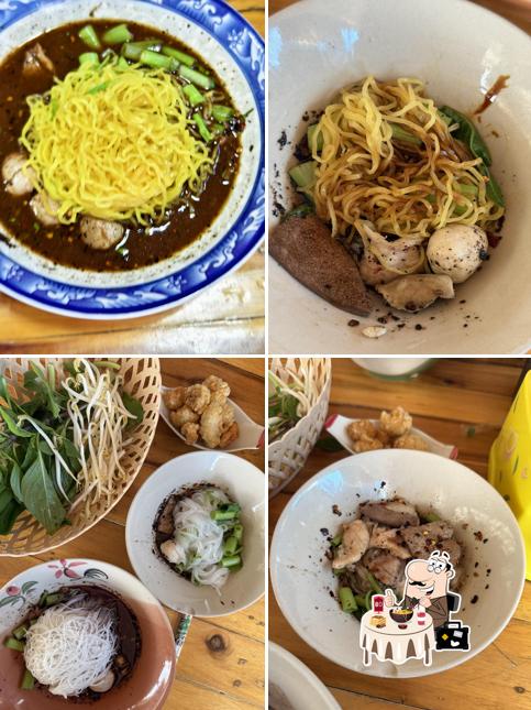 ก๋วยเตี๋ยวเรืออยุธยา by จ่าโย