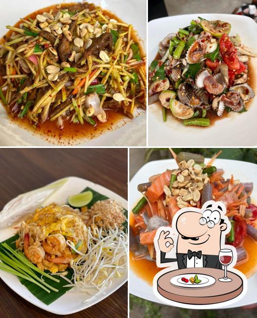 ร้านแซ่บกลางหลาด