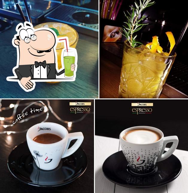 Le Monde Cafe Cocktail Bar