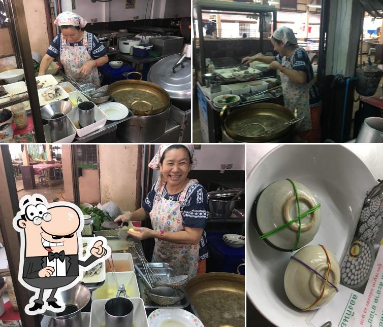 เจ๊วัลย์ ต้มเลือดหมู ตลาดร้อยปีหลังวัด