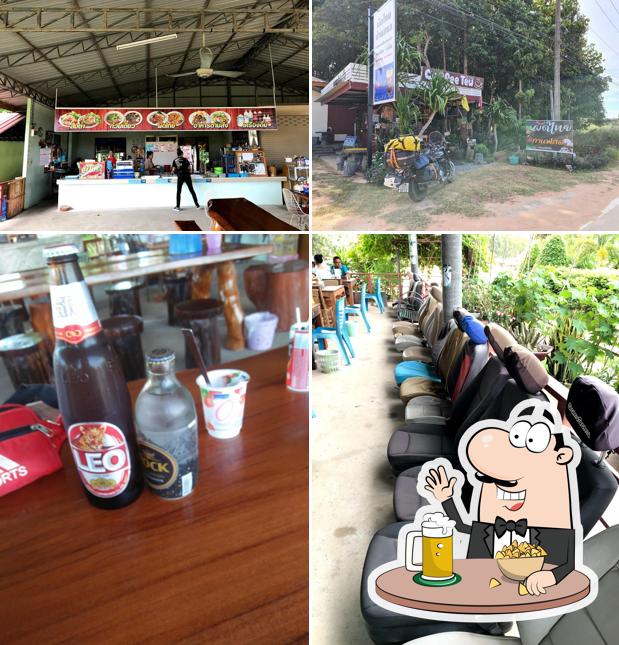 ร้านผัดไทบ้านสกล ก๋วยเตี๋ยว อาหารตามสั่ง ส้มตำ