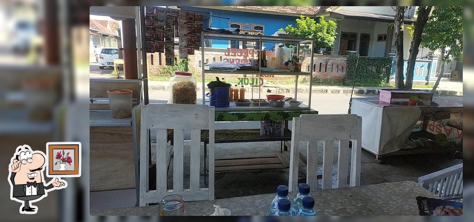 Ayam geprek dan ayam goreng