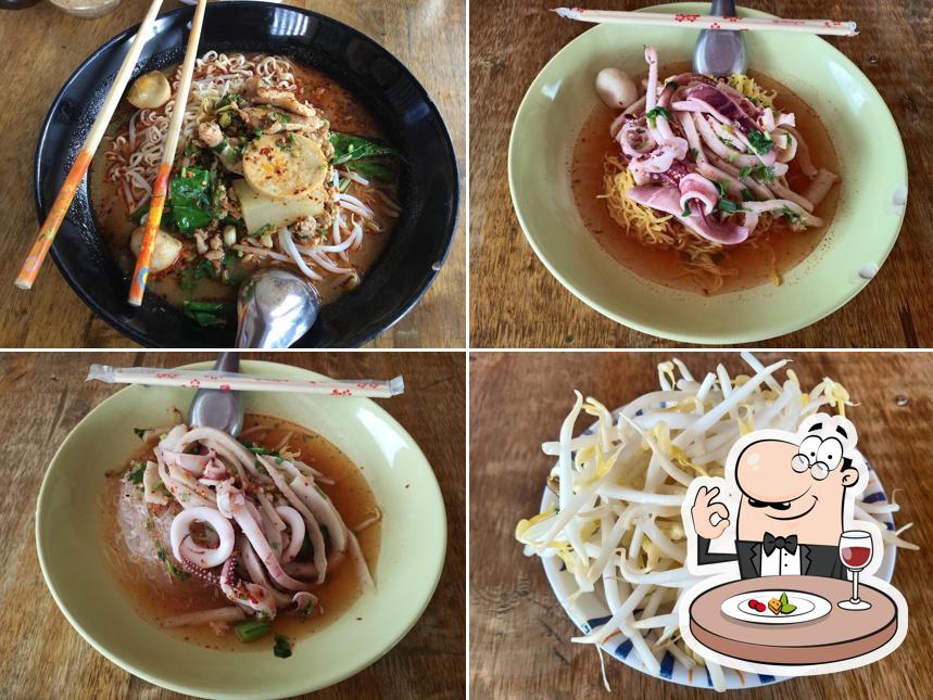 บ้านก๋วยเตี๋ยวชักธงดู๋ดี๋ สาขา2 By buszy Chom Thong