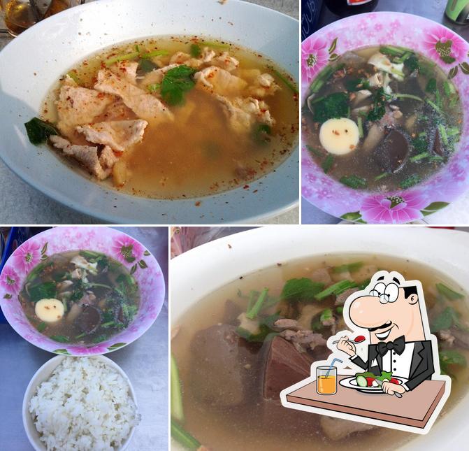 เจ๊แดง ข้าวเลือดหมู