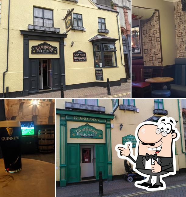 ROSE & CROWN