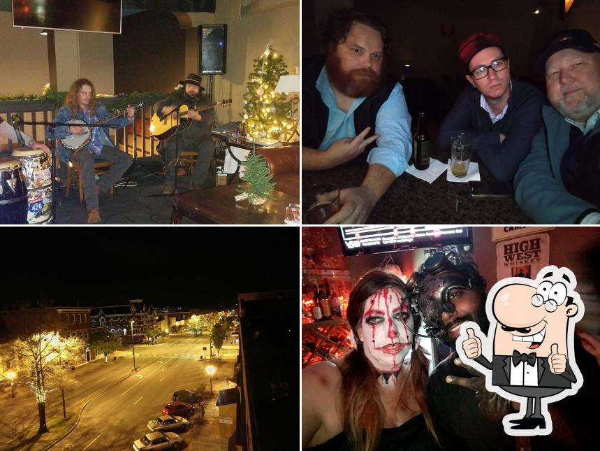 400 Block Bar