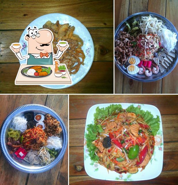 ร้านข้าวปุ้นริมคลองชัยนาทป่าสัก