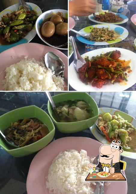 ร้านข้าวแกงคุณรวย (เจ้าเก่า ที่ตั้งใหม่) ข้างแขวงการทาง