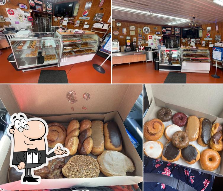 Mike & Roxy's Donut shop