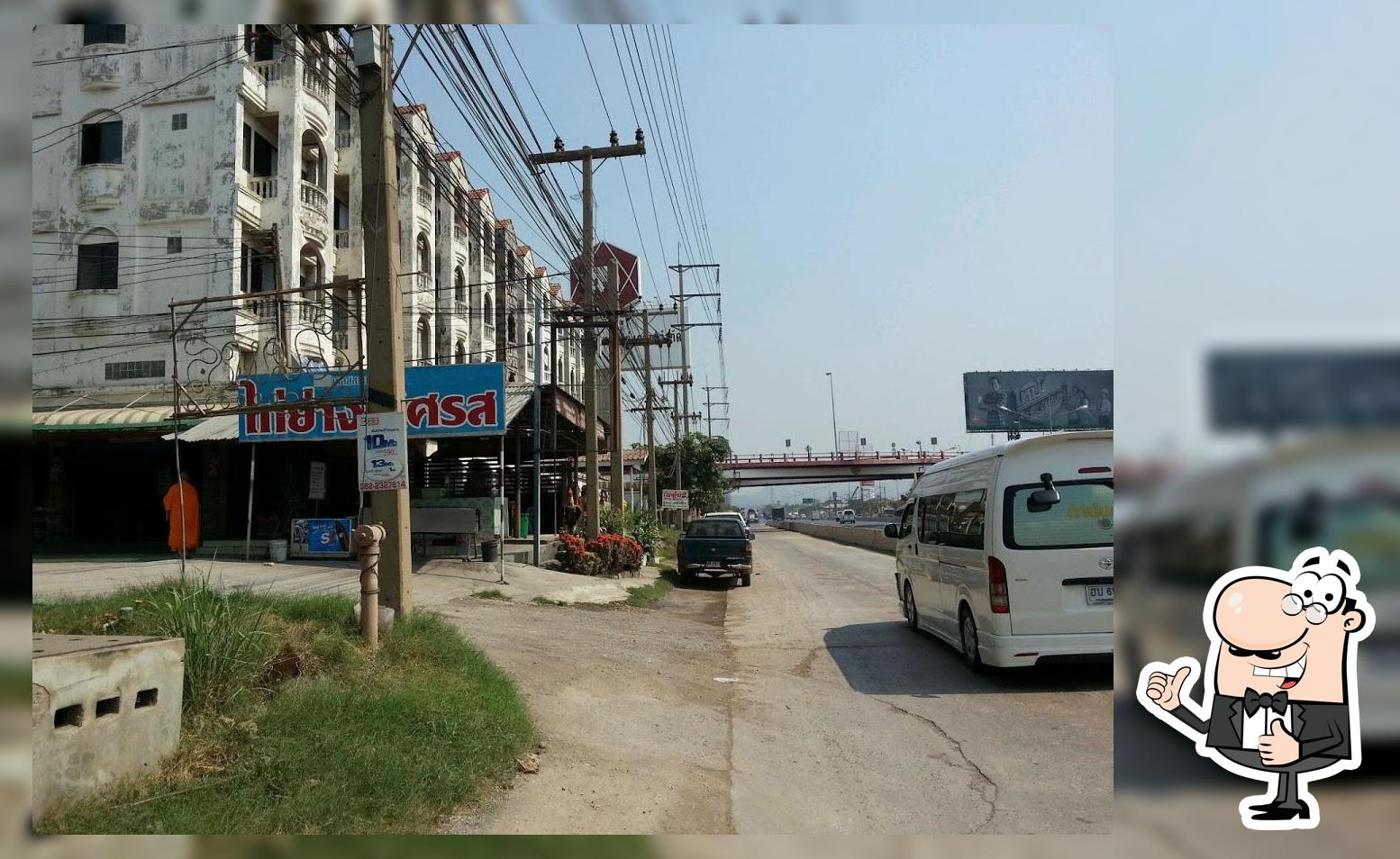 Mittraphap Damrong Restaurant