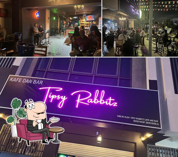 Tipsy Rabbitz Cafe & Bar