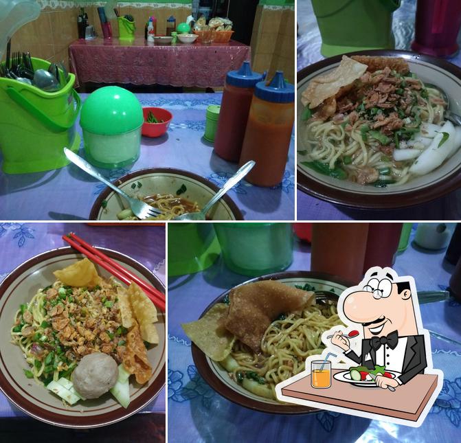 Pangsit Mie Dan Bakso "Ratusari"
