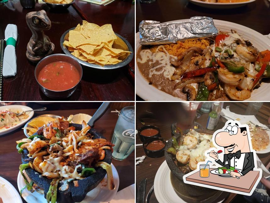 Plaza Azteca Méxican Restaurant · White Oak