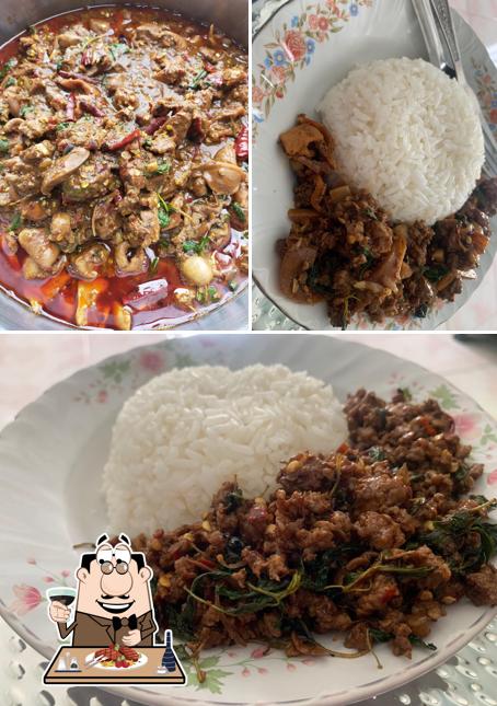 กระเพราปากห้อย