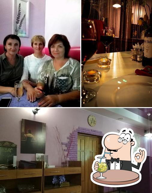 Помимо прочего, в Траттория Пиццерия есть напитки и внутреннее оформление