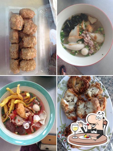 ปุ้มปุ้ย ก้วยเตี๋ยวหมูบ้านบึง ฮ่อยจ๊อปู ข้าวผัดปู