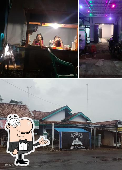 Angkringan Mbak Gombloh