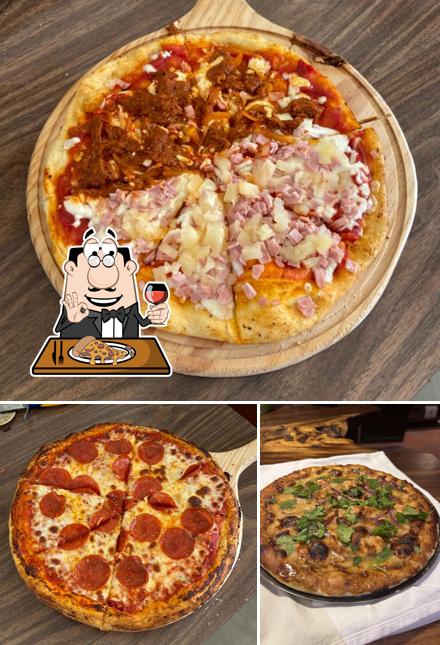 GOLLY'S PIZZAS