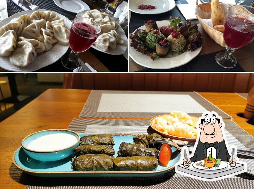 Еда в "Хинкальной"