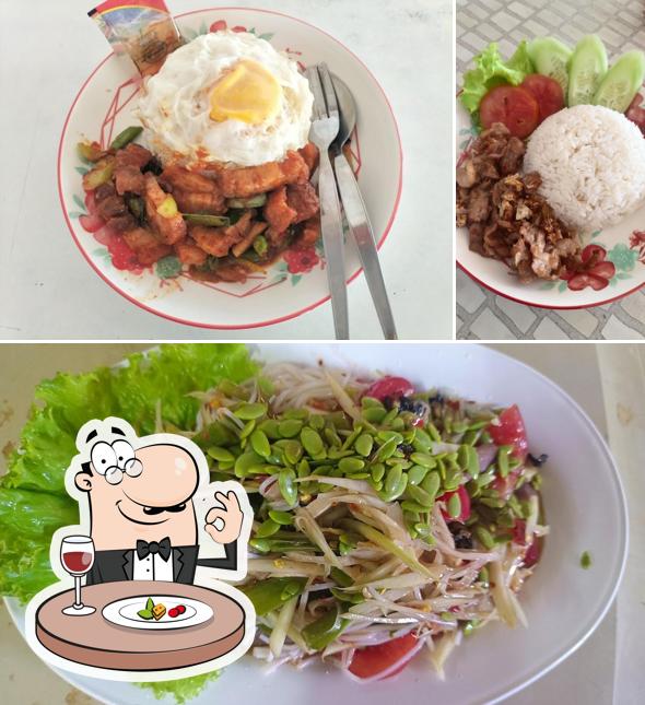 ตัวเล็กก๊วยเตี๋ยวหมูสด&อาหารตามสั่ง&ส้มตำนัว