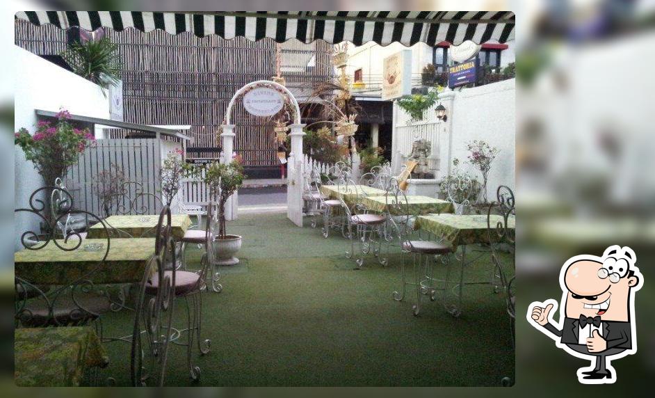 Divine Restaurant Wonderland