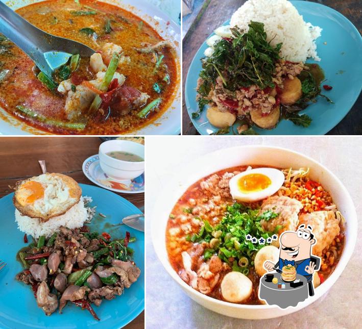 ร้านป้าอ้อม จานยักษ์ หน้าวัดสนานบิน