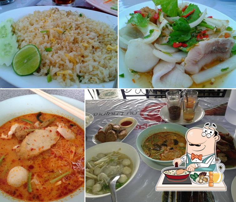 ร้านก๊วยเตี๊ยวปลาสดกว่า69เมนู