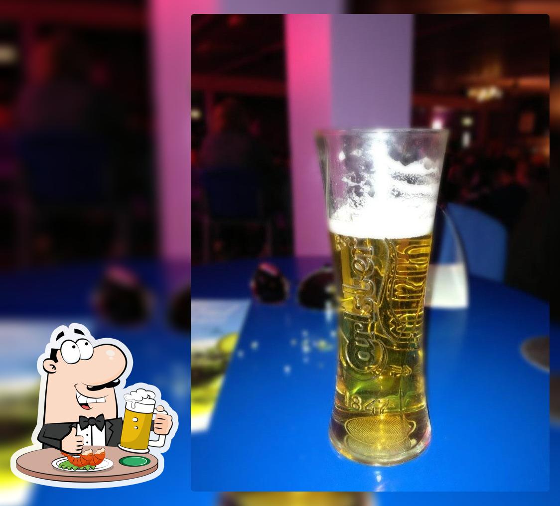 Sands Show Bar