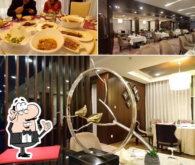 Посмотрите на внутренний интерьер "Сезоны"