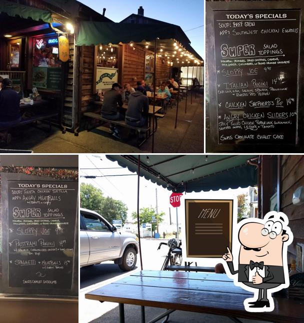 Davis' Pub