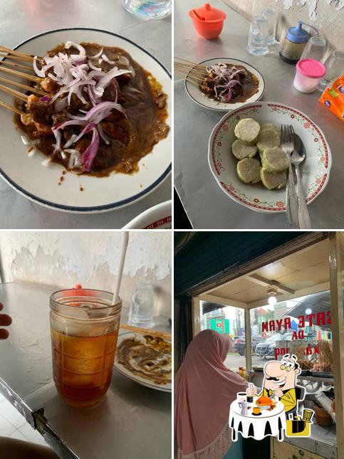 Sate Ayam, Kambing, & Gule Rewwin