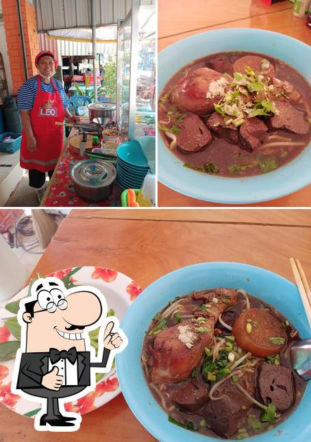 ร้ายก๋วยเตี๋ยวไก่ตุ๋นมะระครูทองตลาด ตาพระยา
