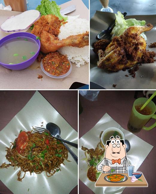 ALONG AYAM PENYET