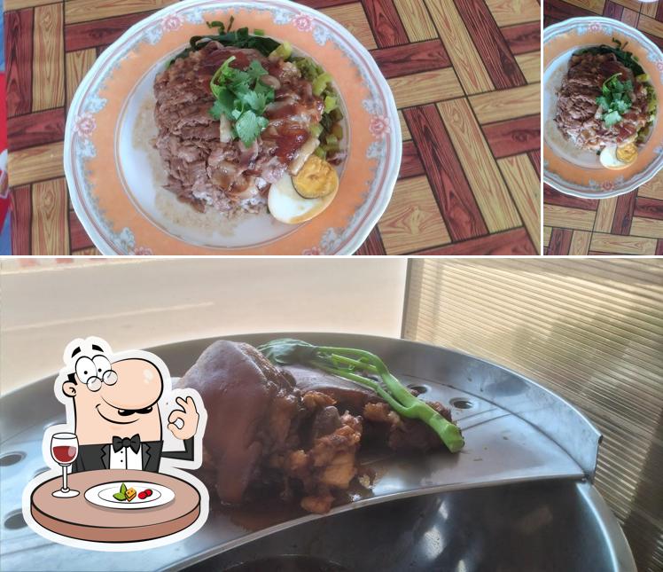 ร้านข้าวขาหมูหน้าบ้าน