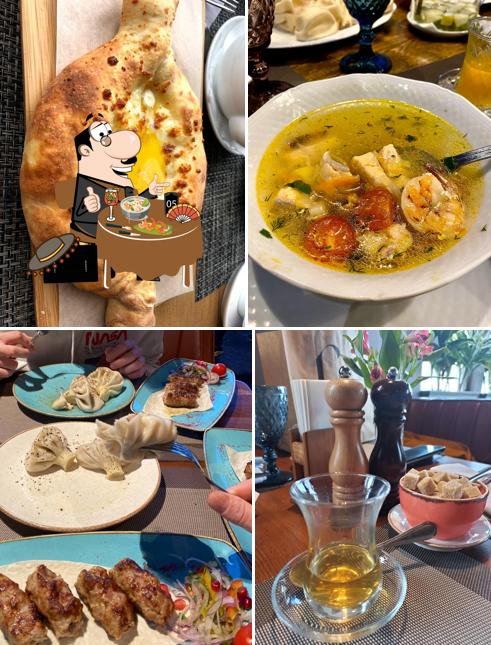 Еда в "Хинкальной"