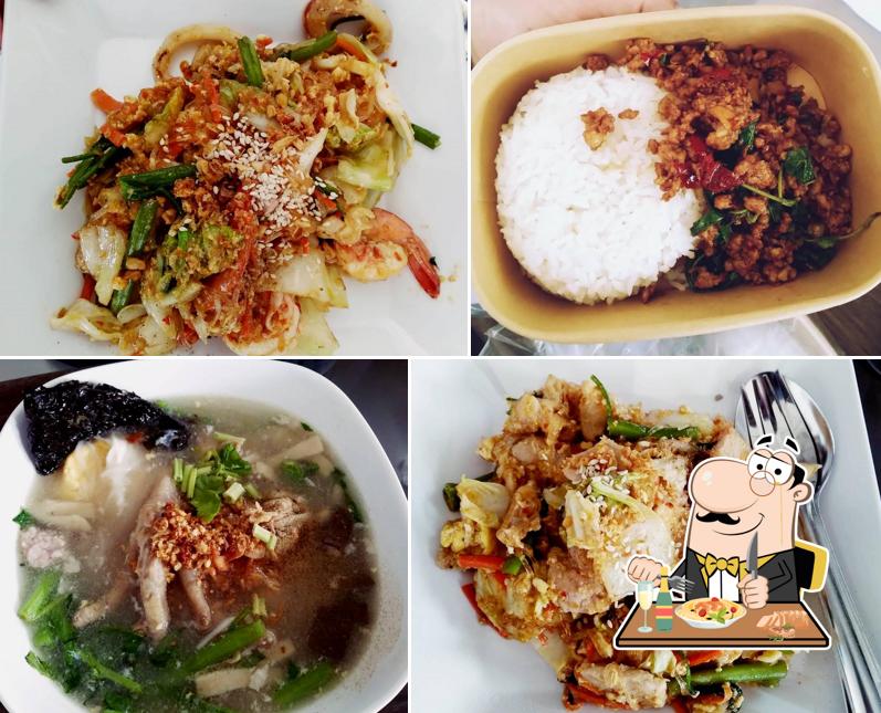 นายน้อย กะเพรา ก๋วยจั๊บ สุกี้