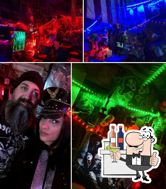 Johnny's BAR