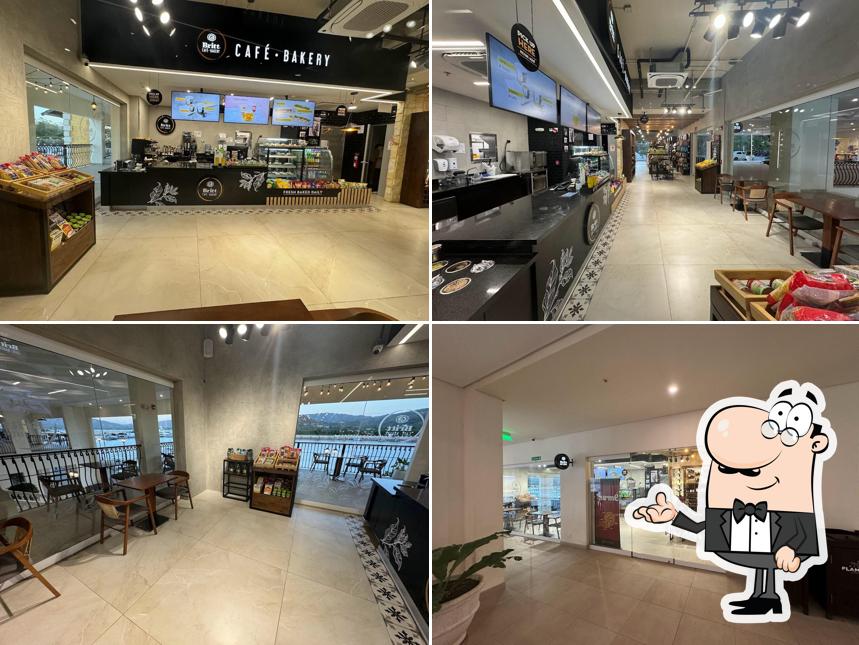 Britt Café & Bakery Flamingo