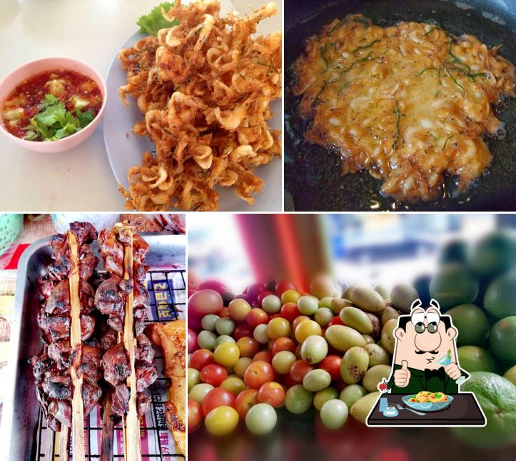 อุบลส้มตำ กากหมูเจียวน้ำมัน (ไม่มีที่นั่งทานขออภัยด้วยครับ/ค่ะ)