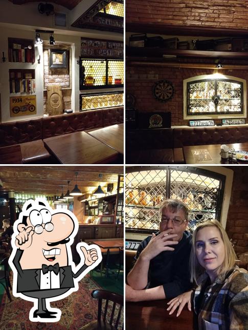 Посмотрите на внутренний интерьер "Бара Карабас"