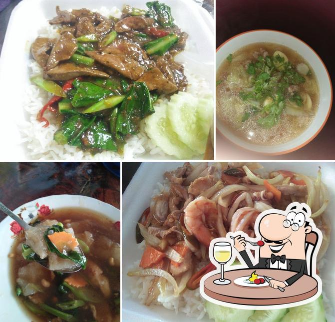 ข้าวขาหมูบ้านสวนหนองขรี & ชาบ้านสวนหนองขรี