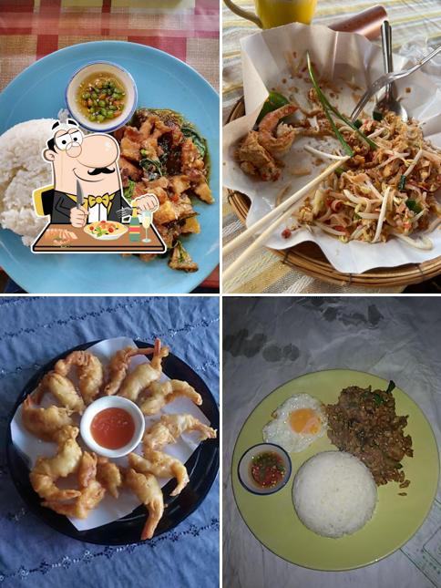 ผัดไทยกุ้งสดมิดเวย์