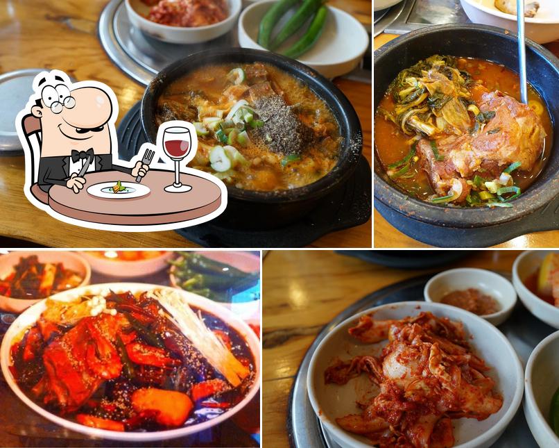 명품청기와감자탕 본점