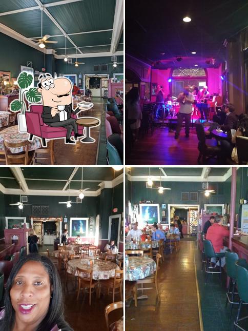 Nobile's Restaurant & Bar