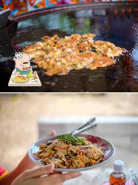 ร้ายก๋วยเตี๋ยวหอดทอดจำลองบุรี