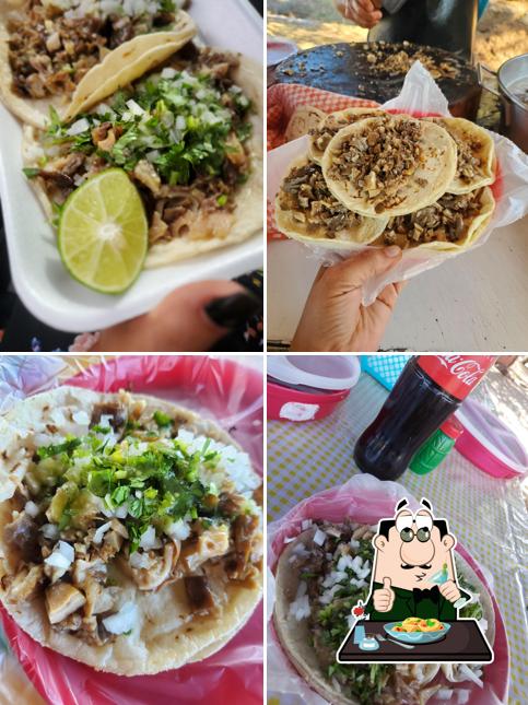 Taqueria el Chirris (Panza,buche,manzana y revuelto)