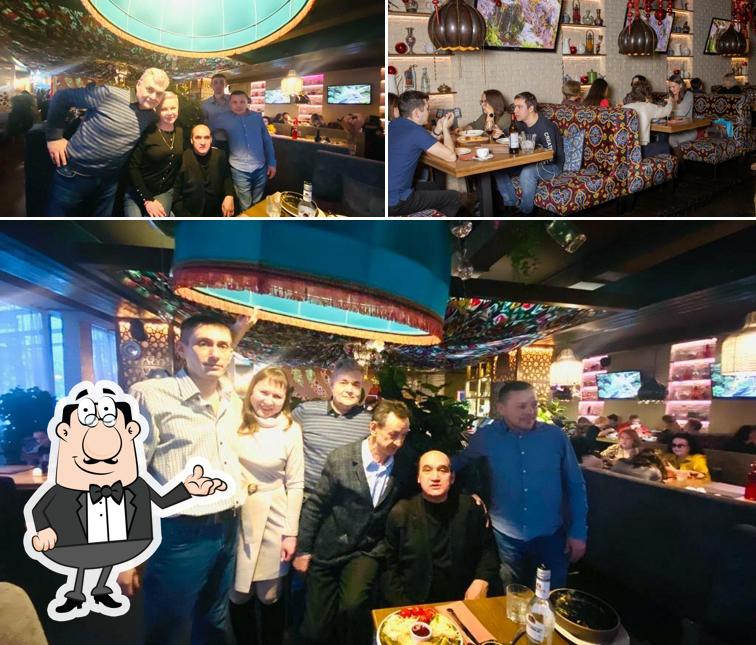 Посмотрите на внутренний интерьер "Бакшиша"